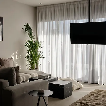 Bond Smart Living Hotel *